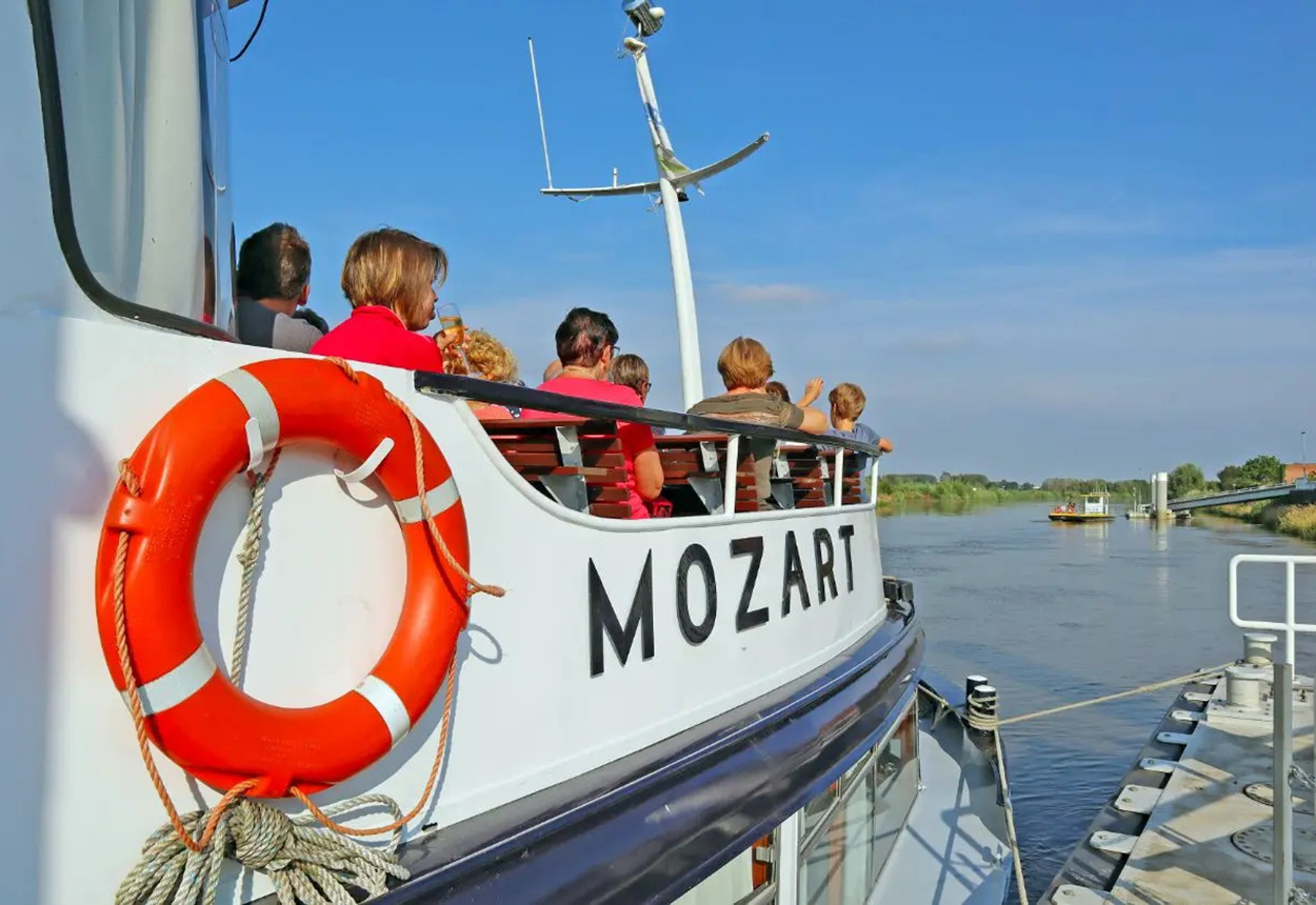 Ontdek het Scheldeland per boot met bezoek aan Rupelmonde en Sint-Amands, met vertrek vanuit Schellebelle of Dendermonde.